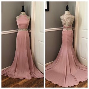 NEW STUDIO 17 SZ 6 BLUSH TWO PIECE HALTER STRAP BACK FORMAL EVENING GOWN